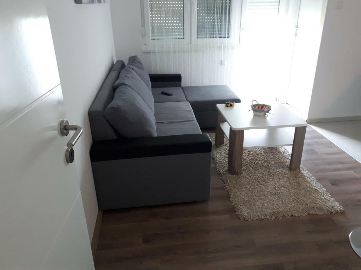 Apartman Skribulja Zupanja Exterior photo